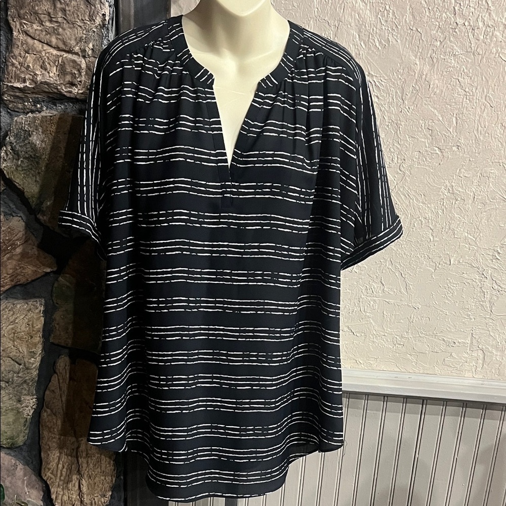 Worthington Women’s Black and White Patterned Shirt